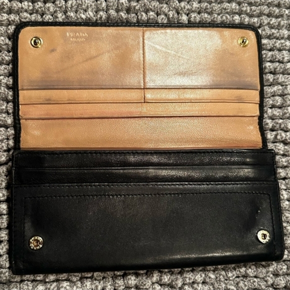 EUC! Gorgeous Prada Leather Wallet - Picture 7 of 15